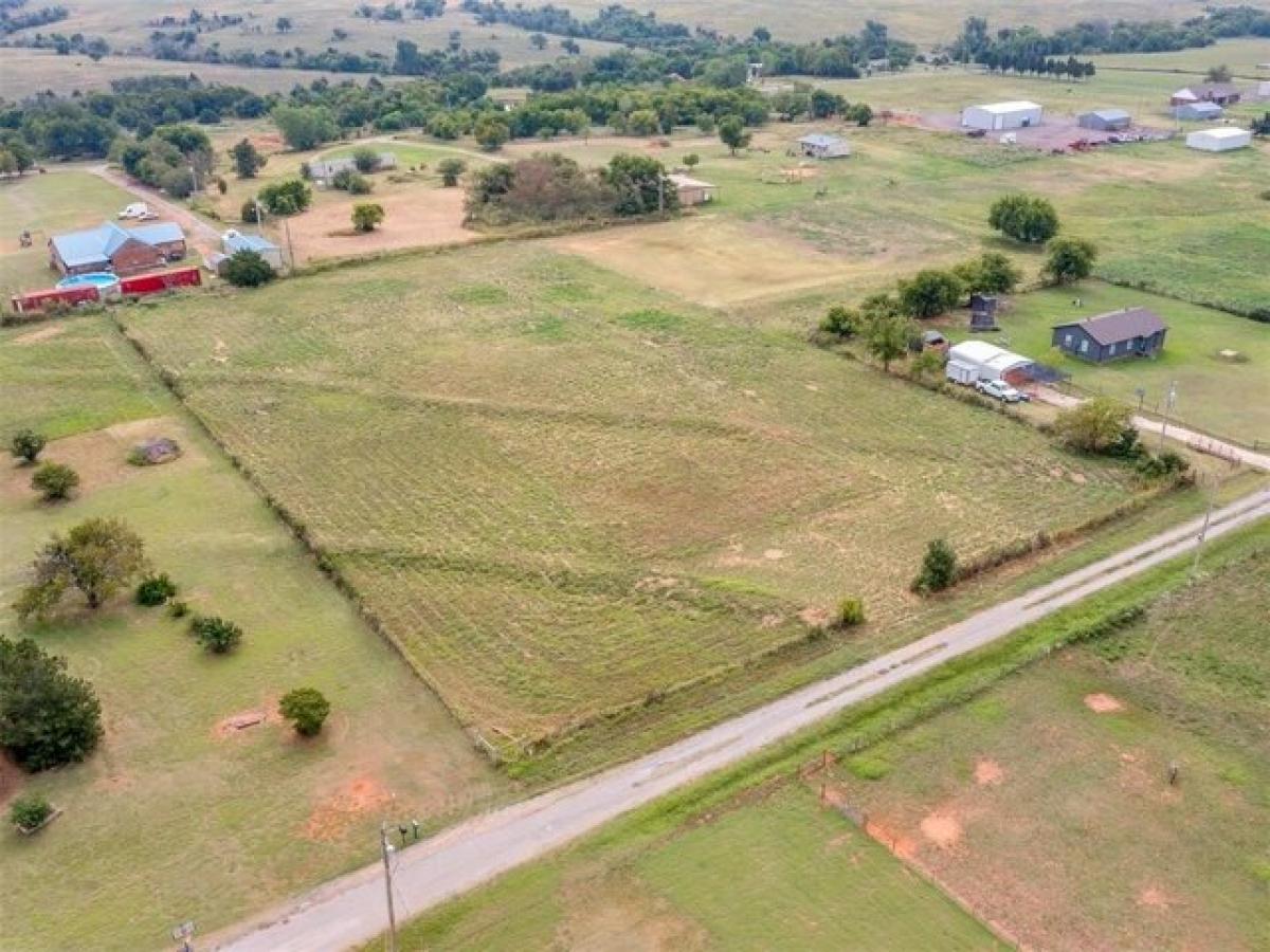 Picture of Residential Land For Sale in Tuttle, Oklahoma, United States