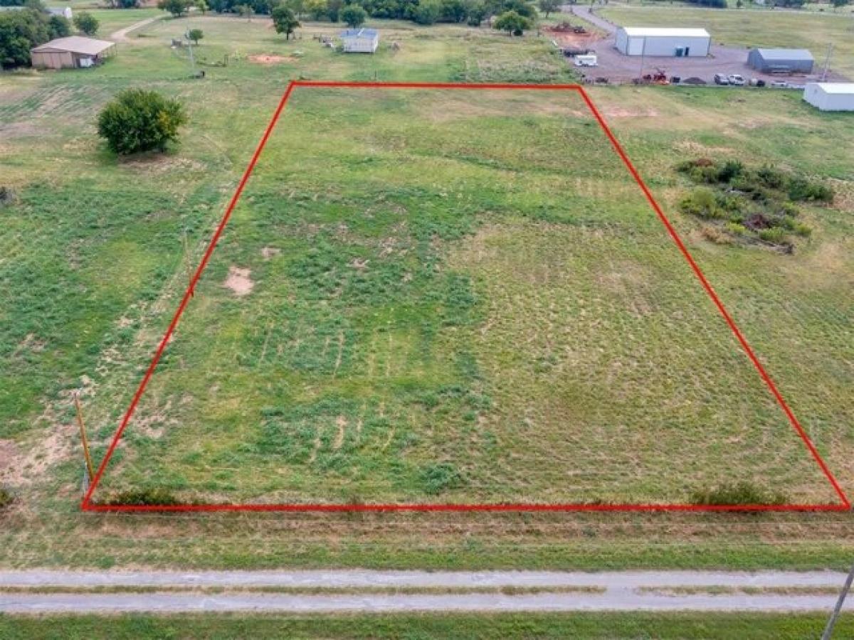 Picture of Residential Land For Sale in Tuttle, Oklahoma, United States