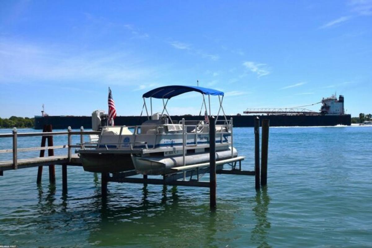 Picture of Home For Sale in Algonac, Michigan, United States