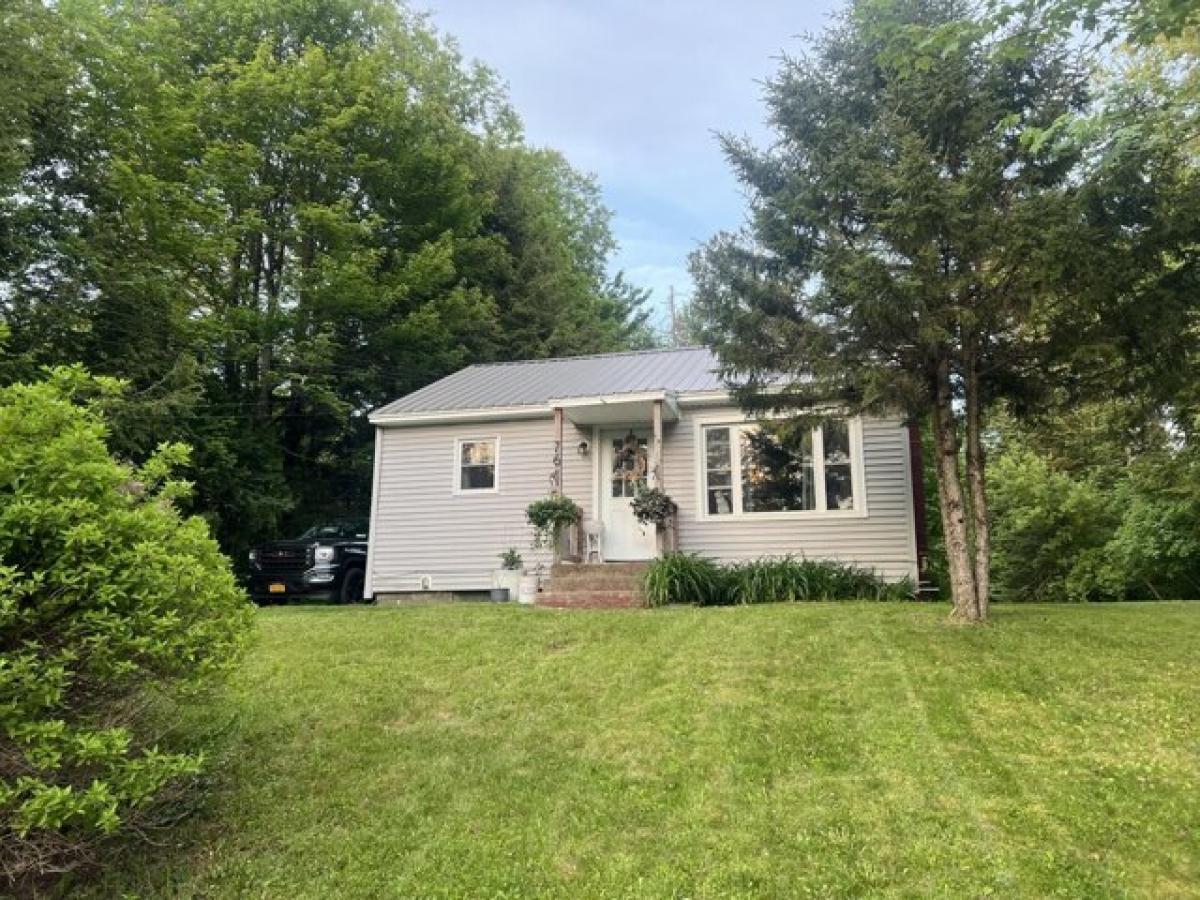 Picture of Home For Sale in Lyon Mountain, New York, United States