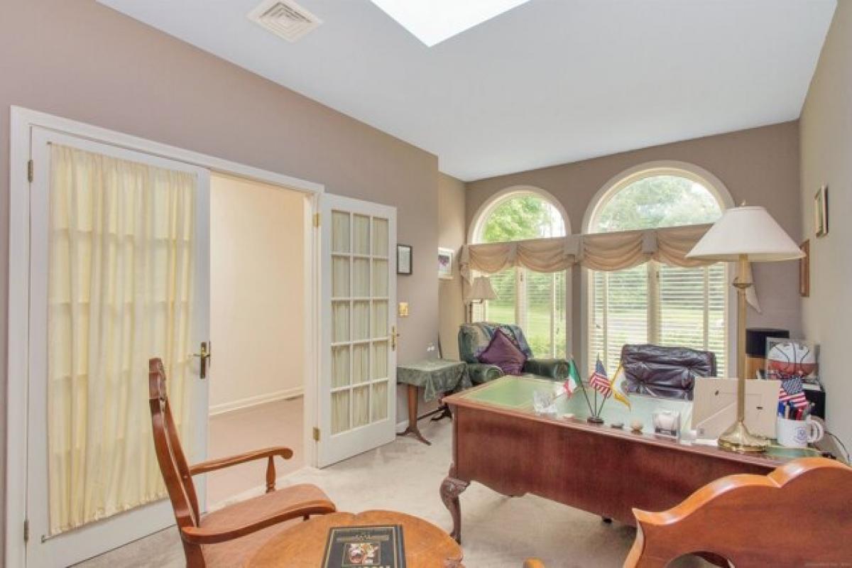 Picture of Home For Sale in Wethersfield, Connecticut, United States