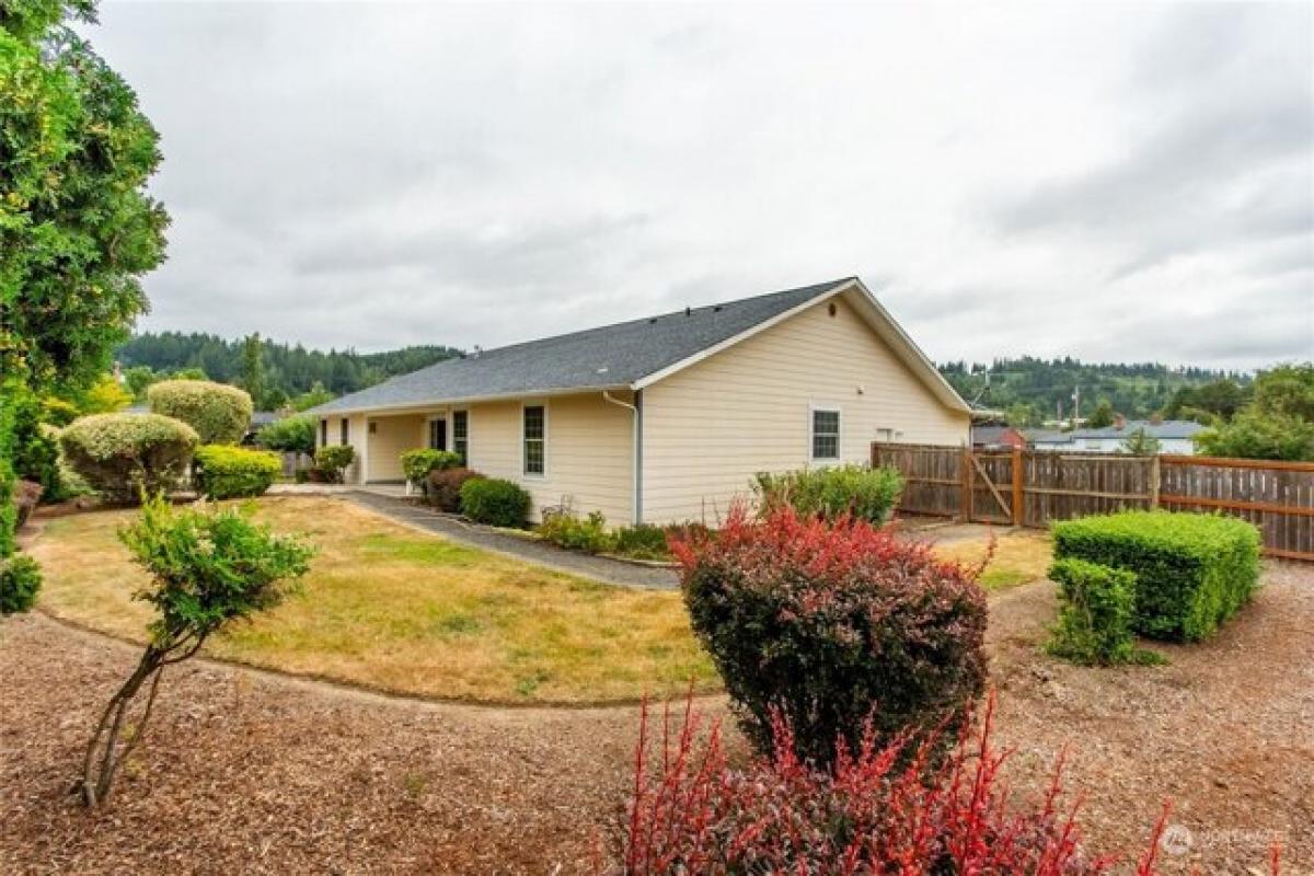 Picture of Home For Sale in Chehalis, Washington, United States