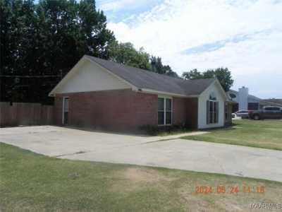 Home For Sale in Deatsville, Alabama