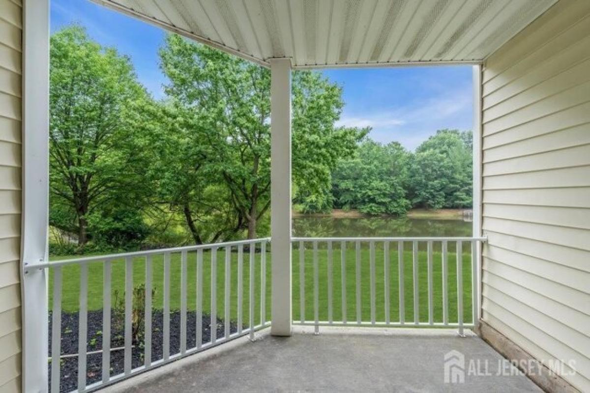 Picture of Home For Sale in North Brunswick, New Jersey, United States