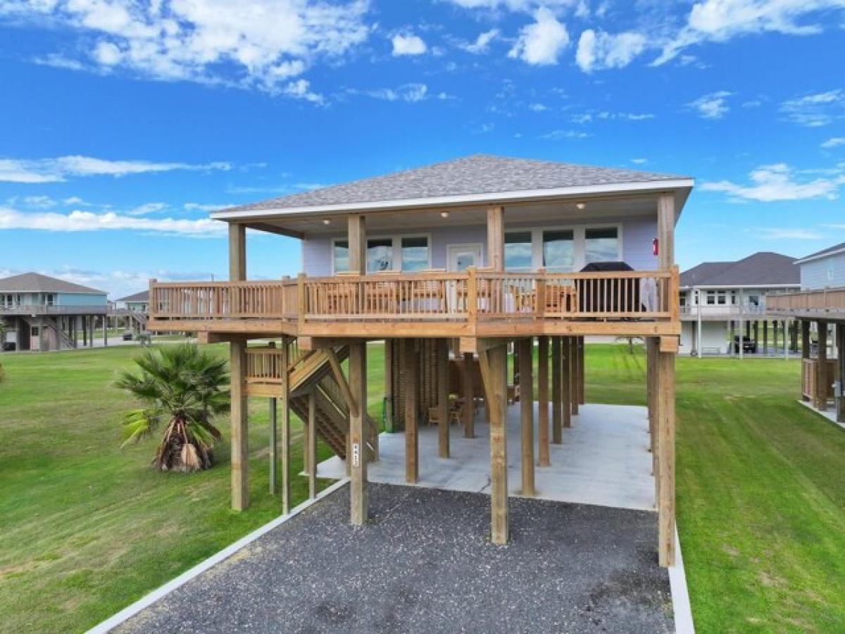 Picture of Home For Sale in Crystal Beach, Texas, United States