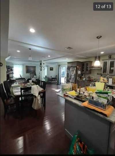 Home For Sale in Melville, New York