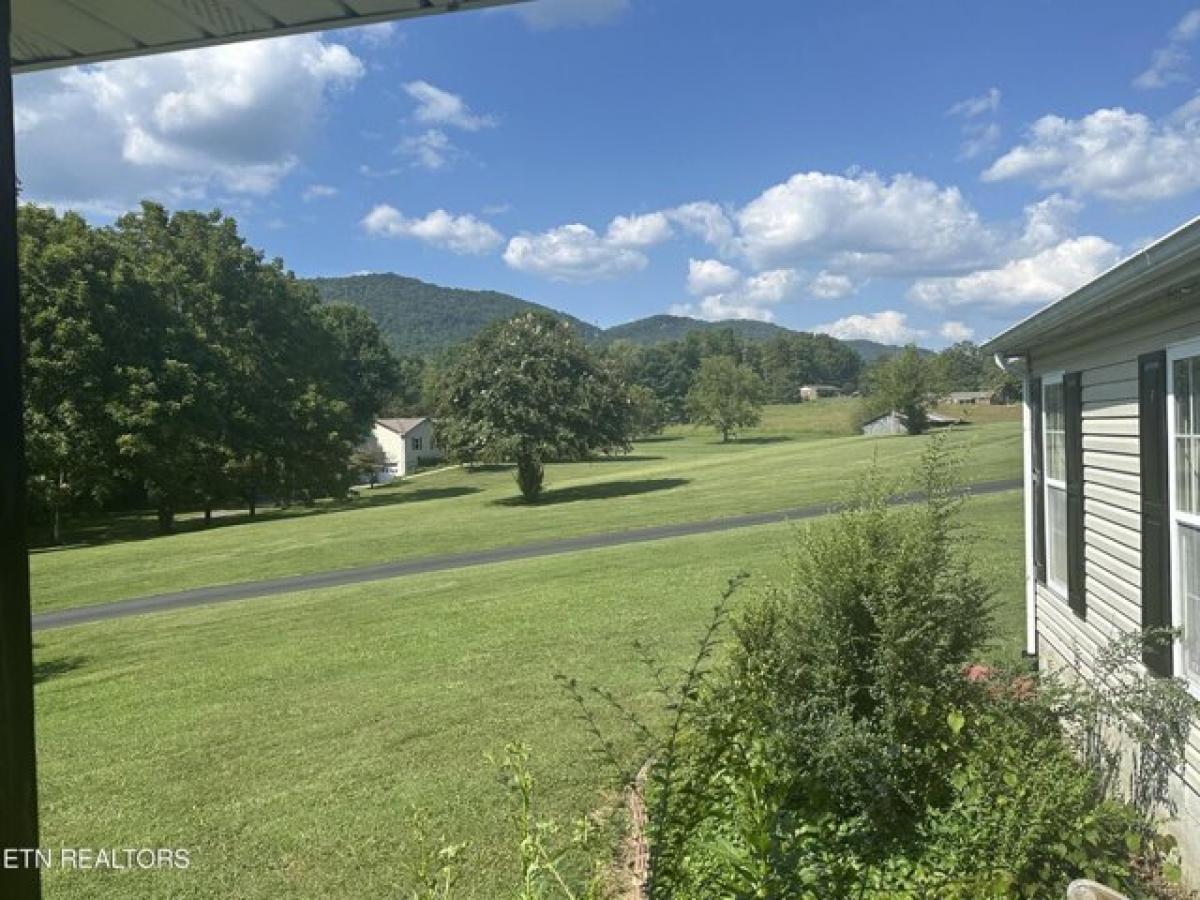 Picture of Home For Sale in Jacksboro, Tennessee, United States