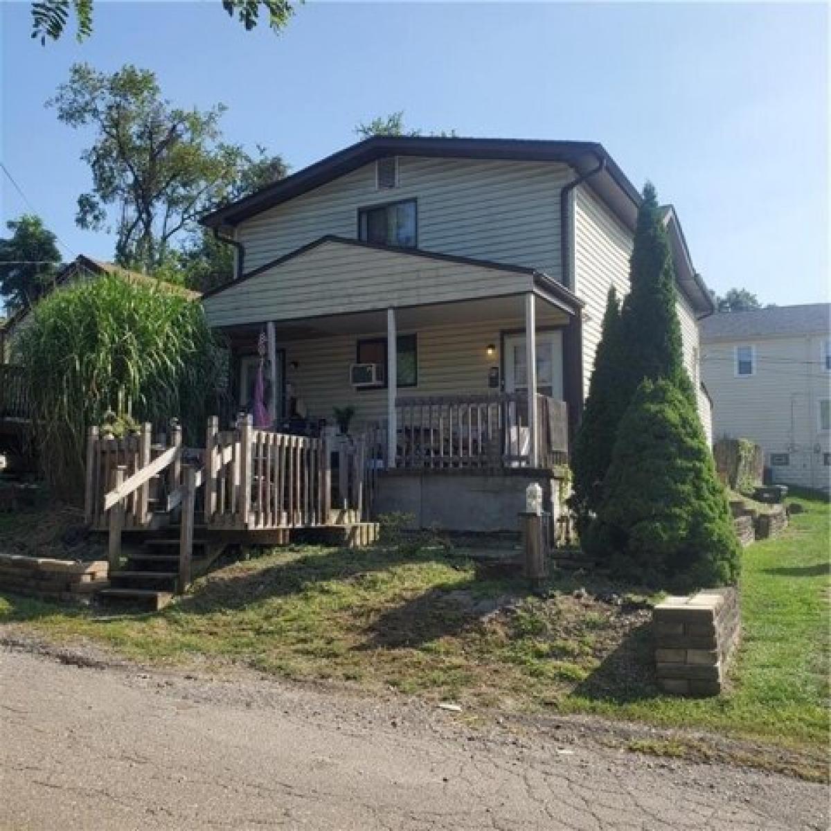 Picture of Home For Sale in McKees Rocks, Pennsylvania, United States