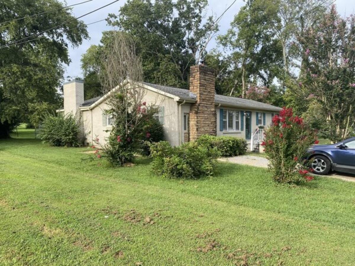 Picture of Home For Sale in Fayetteville, Tennessee, United States