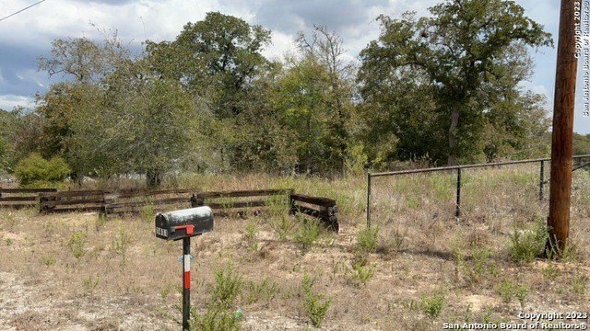 Picture of Residential Land For Sale in Seguin, Texas, United States