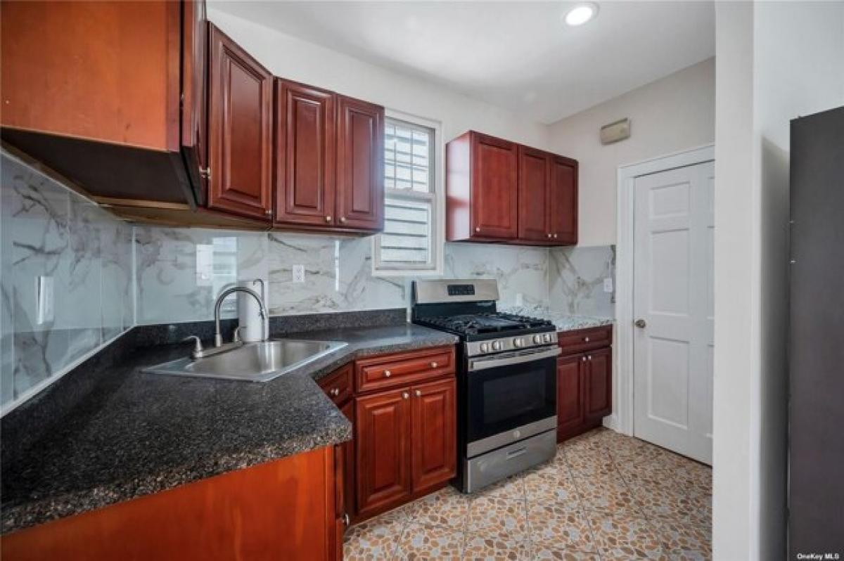 Picture of Home For Rent in Maspeth, New York, United States