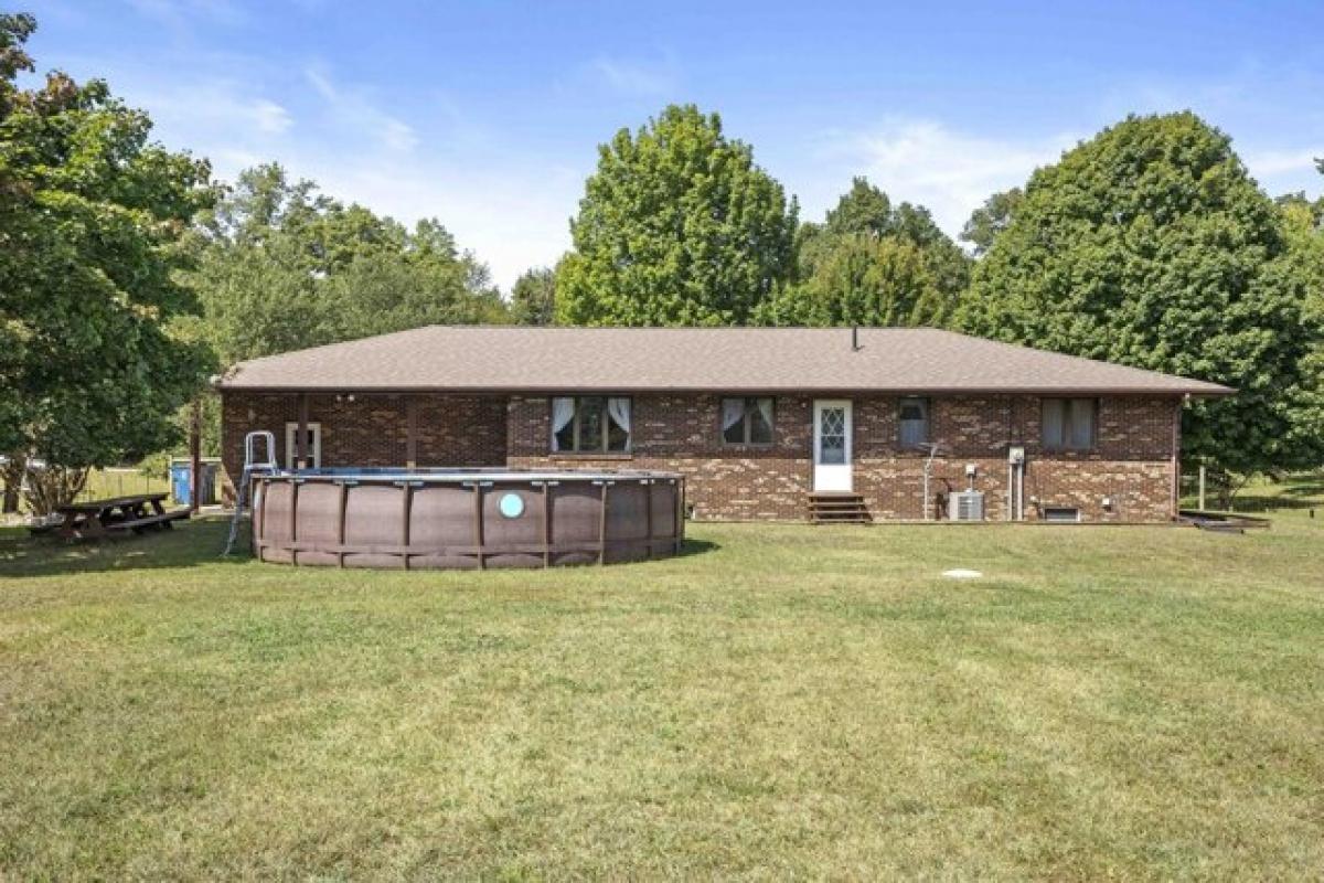 Picture of Home For Sale in Mill Creek, Indiana, United States