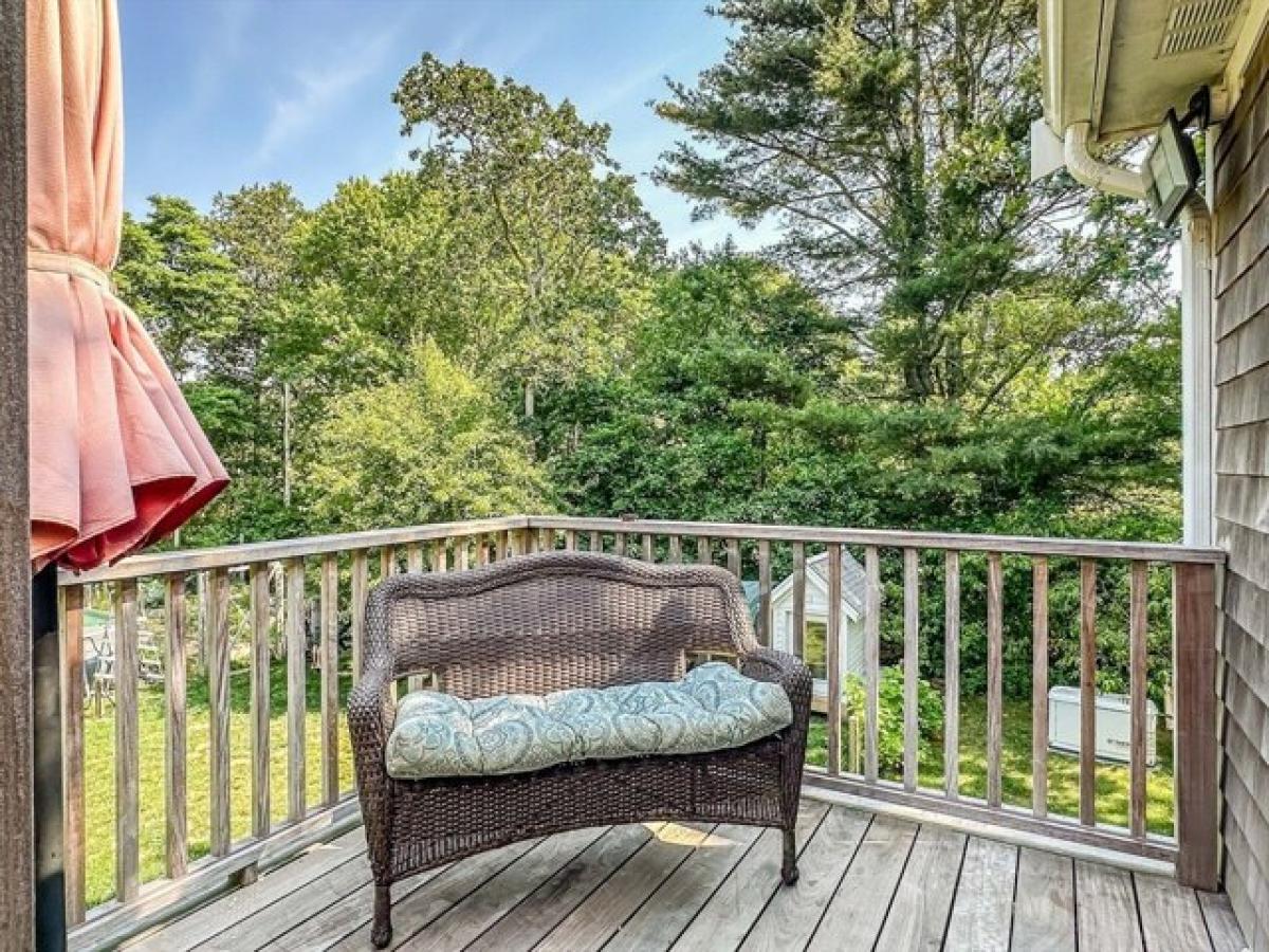 Picture of Home For Sale in West Tisbury, Massachusetts, United States