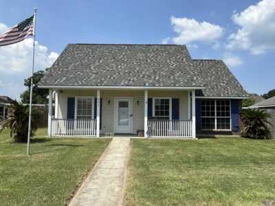 Home For Sale in Gonzales, Louisiana