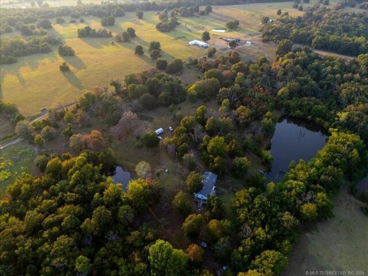 Picture of Residential Land For Sale in Checotah, Oklahoma, United States