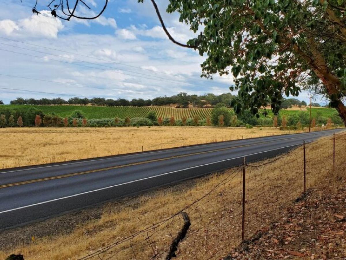 Picture of Residential Land For Sale in Jacksonville, Oregon, United States