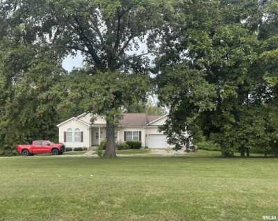 Home For Sale in Patoka, Illinois