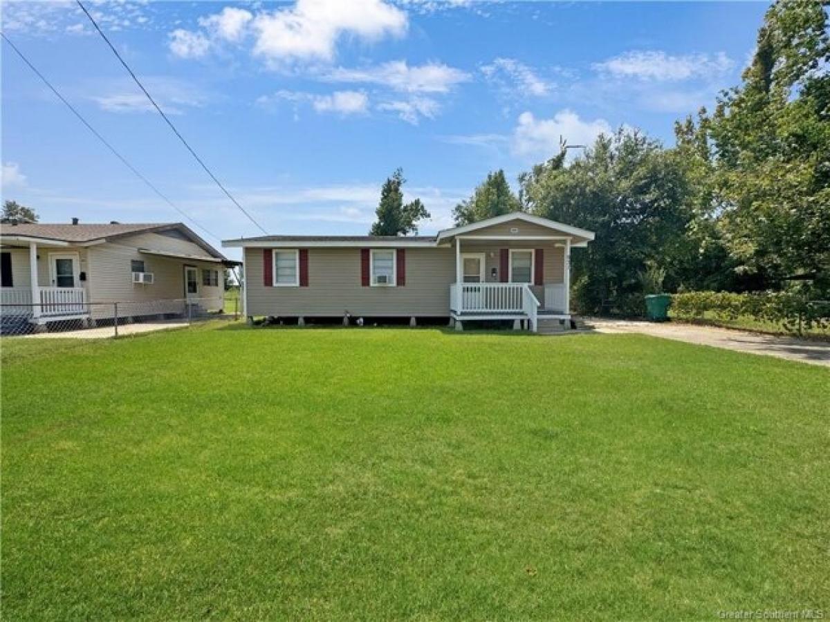 Picture of Home For Sale in Westlake, Louisiana, United States