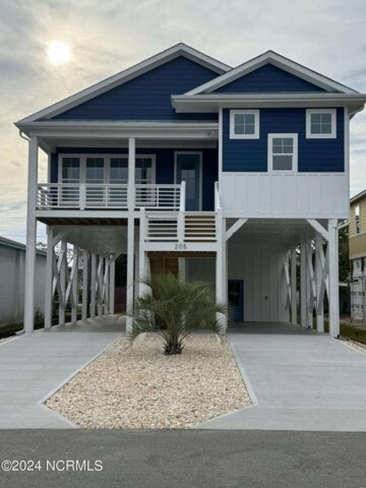 Picture of Home For Sale in Kure Beach, North Carolina, United States