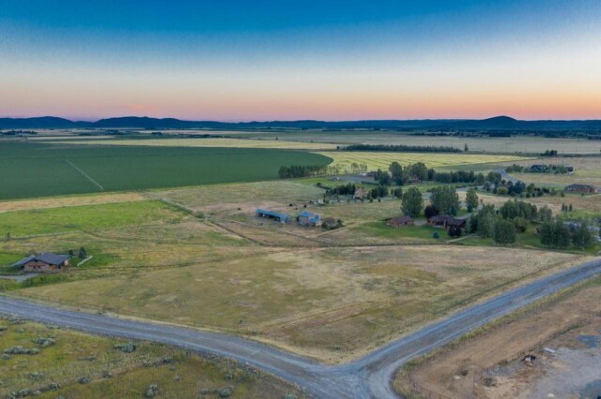 Picture of Residential Land For Sale in Bellevue, Idaho, United States