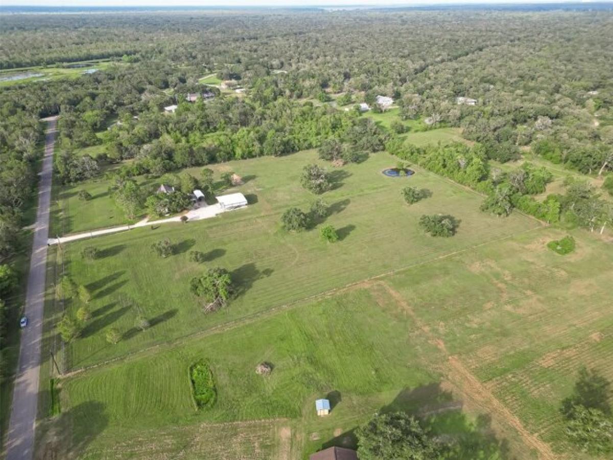 Picture of Residential Land For Sale in Damon, Texas, United States