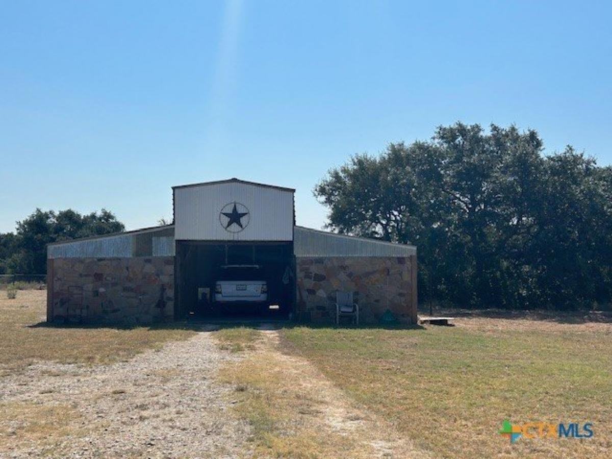 Picture of Home For Sale in Lampasas, Texas, United States