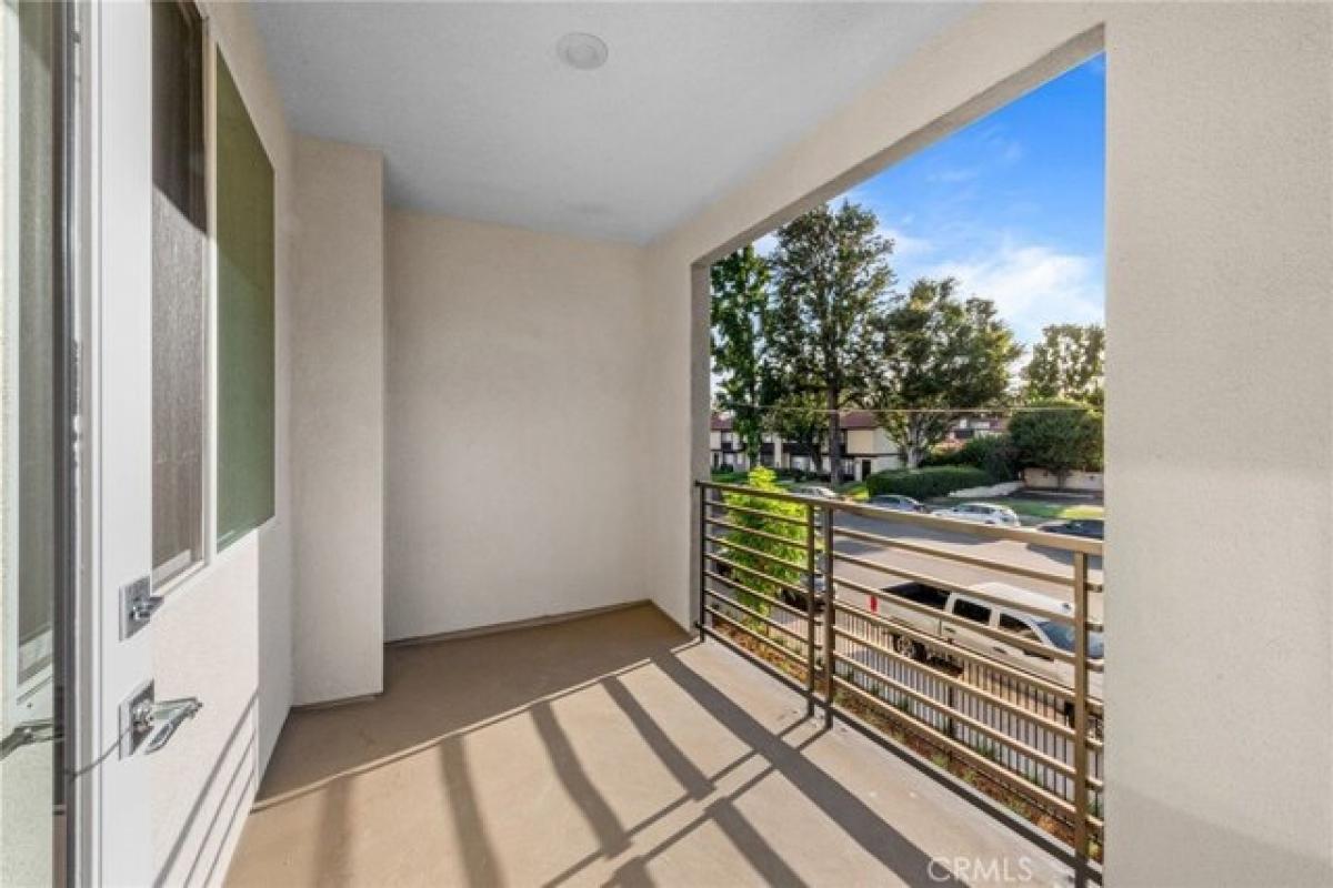 Picture of Home For Sale in Colton, California, United States