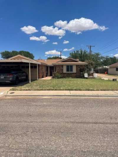 Home For Sale in Crane, Texas