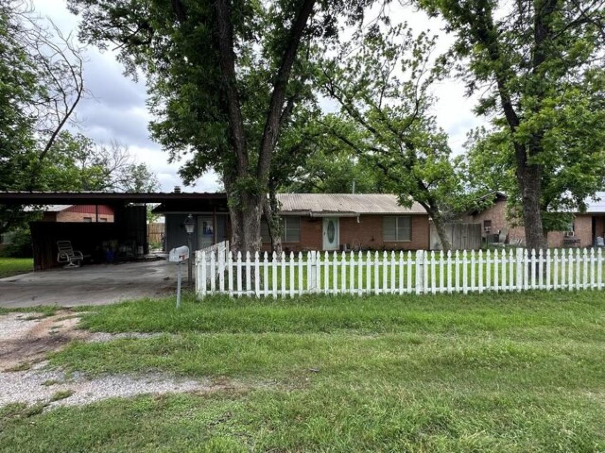 Picture of Home For Sale in Junction, Texas, United States