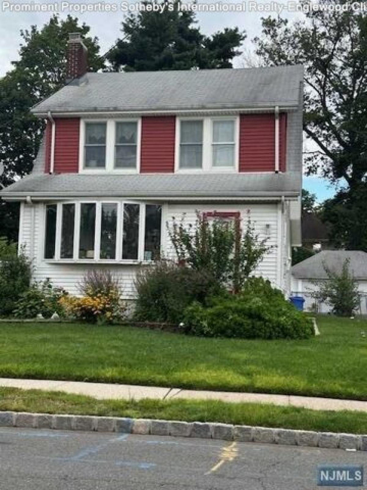 Picture of Home For Sale in Englewood, New Jersey, United States