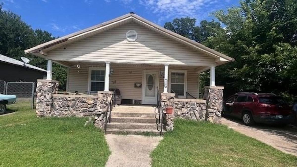 Picture of Home For Sale in Shawnee, Oklahoma, United States