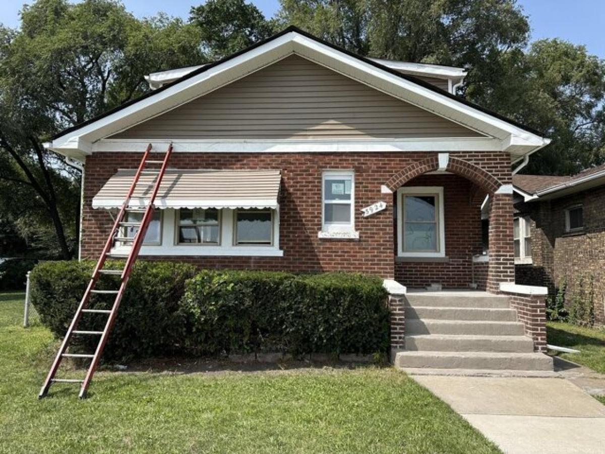 Picture of Home For Sale in East Chicago, Indiana, United States