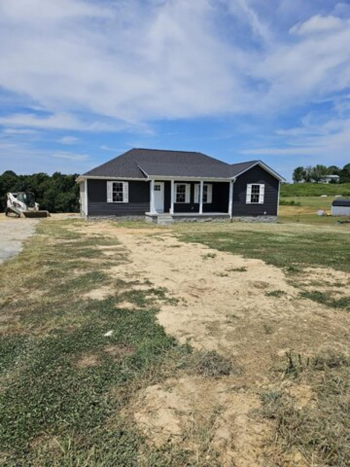 Picture of Home For Sale in Westmoreland, Tennessee, United States