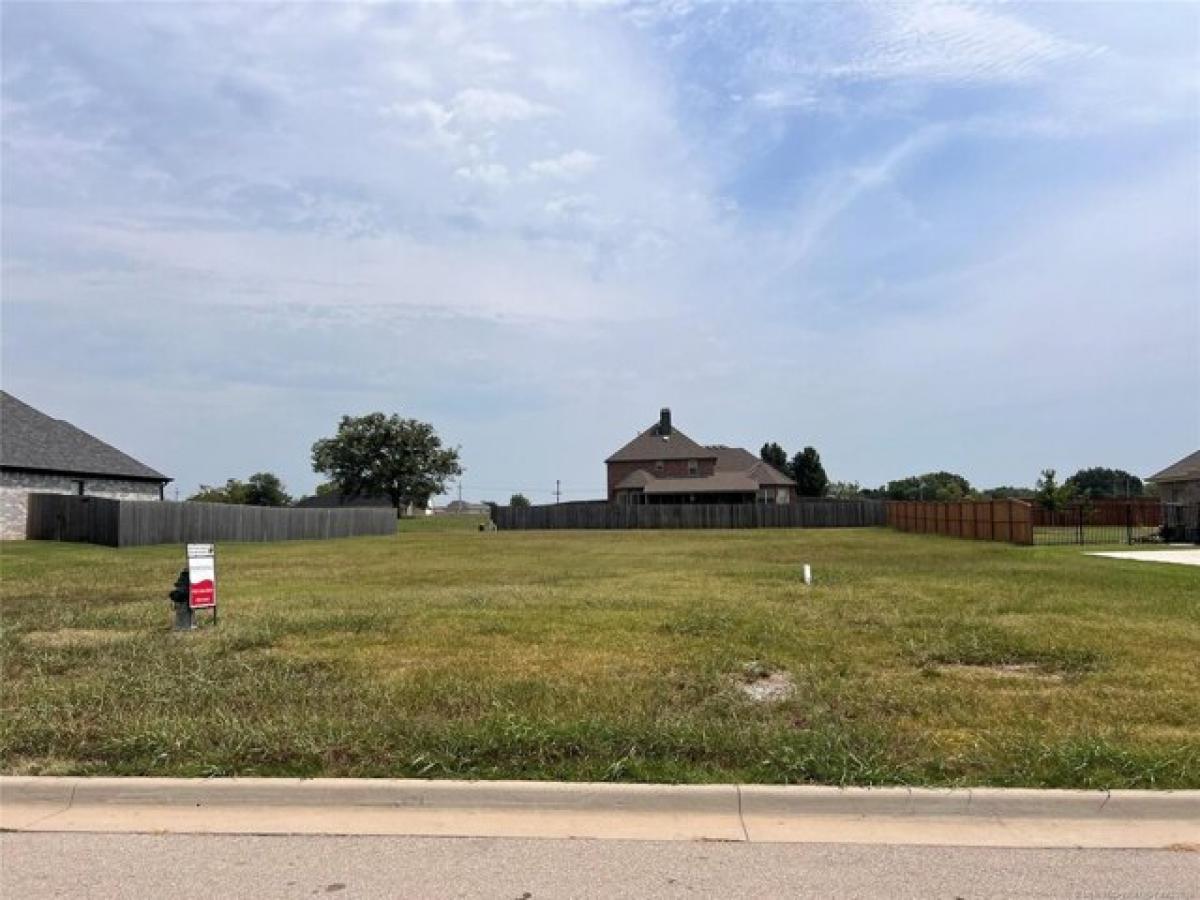 Picture of Residential Land For Sale in Bartlesville, Oklahoma, United States