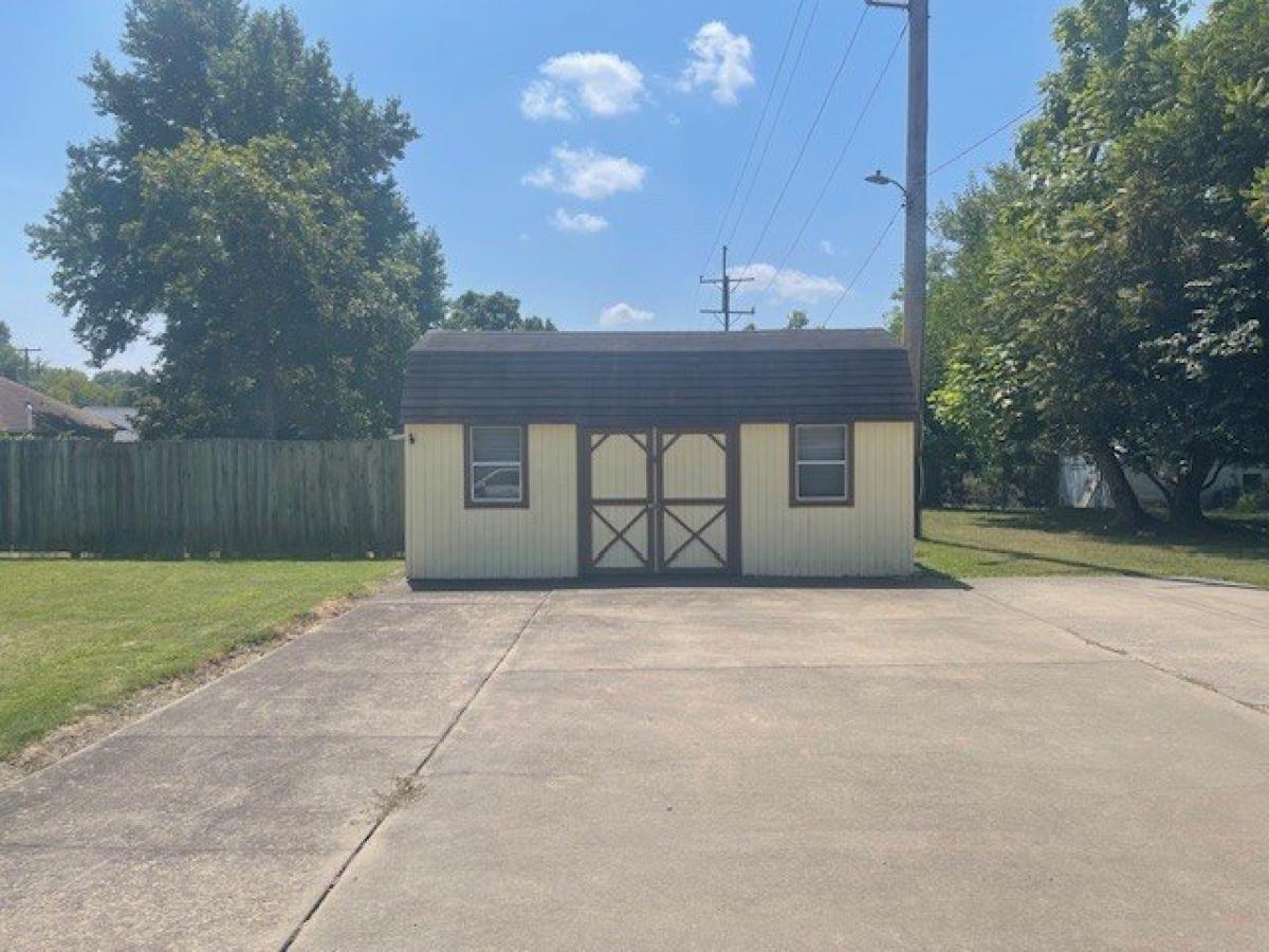 Picture of Home For Sale in Johnston City, Illinois, United States