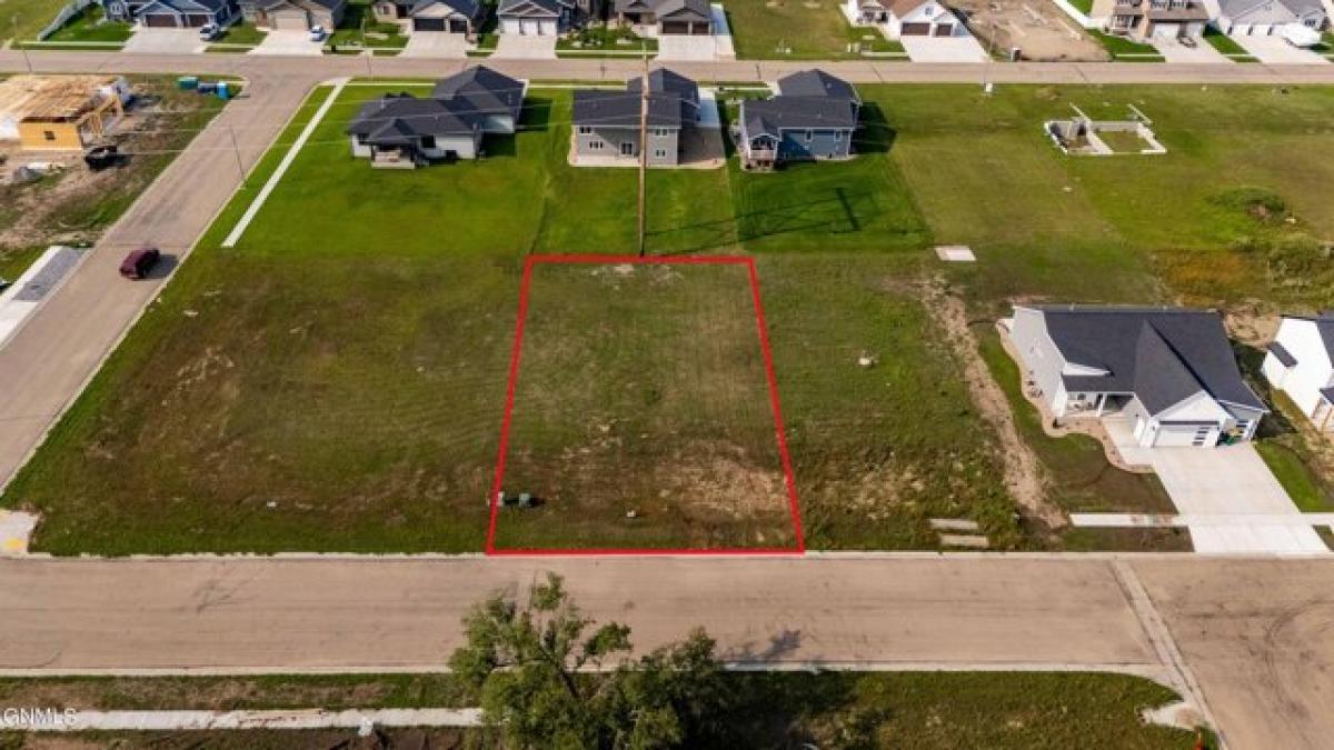 Picture of Residential Land For Sale in Bismarck, North Dakota, United States