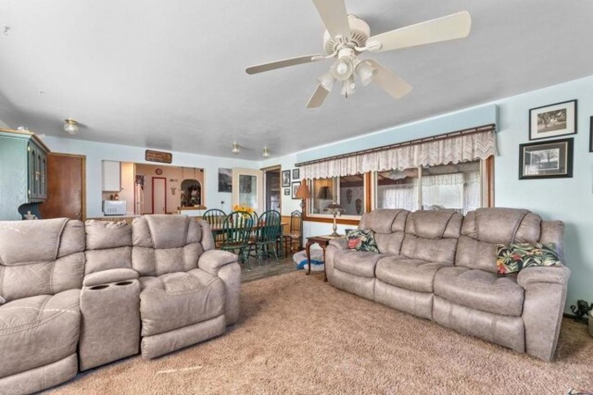 Picture of Home For Sale in Oshkosh, Wisconsin, United States