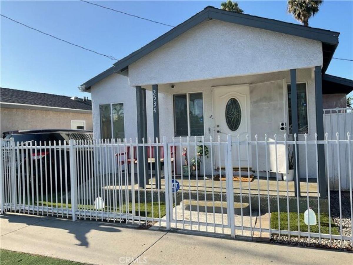 Picture of Home For Sale in Compton, California, United States