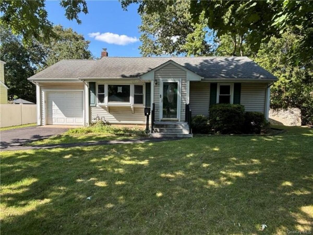 Picture of Home For Sale in Nanuet, New York, United States