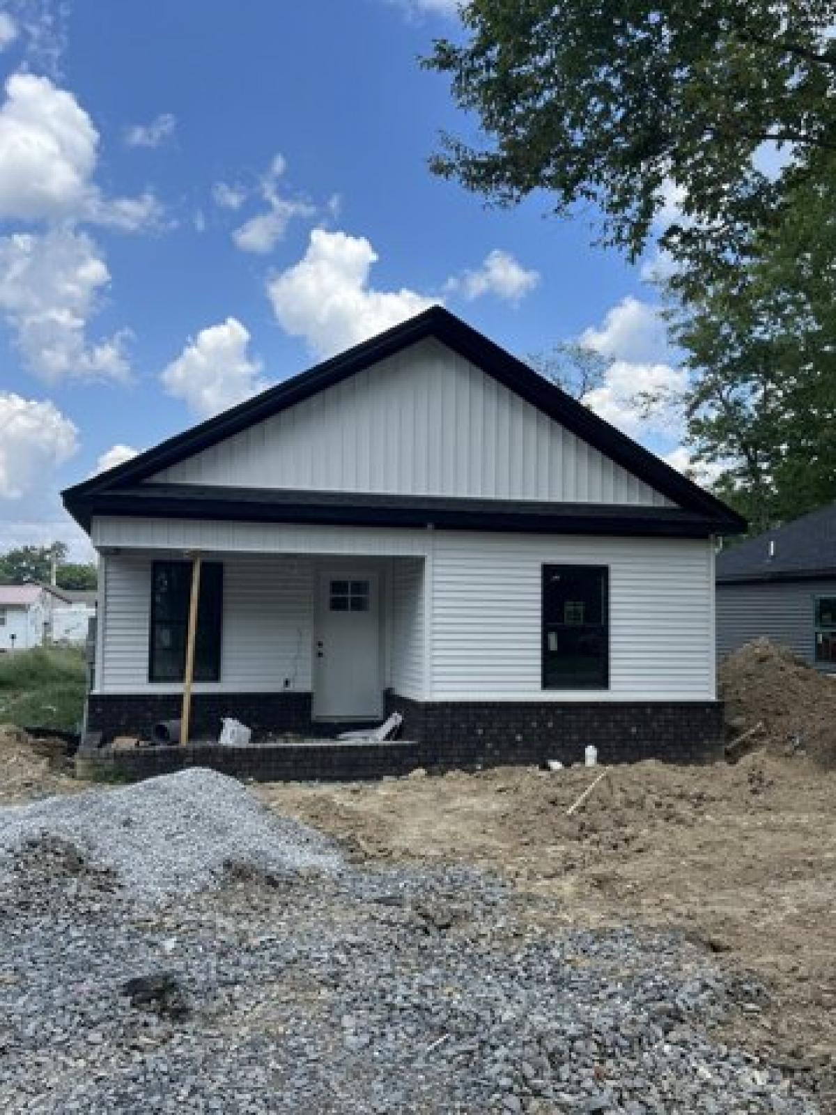 Picture of Home For Sale in Portland, Tennessee, United States