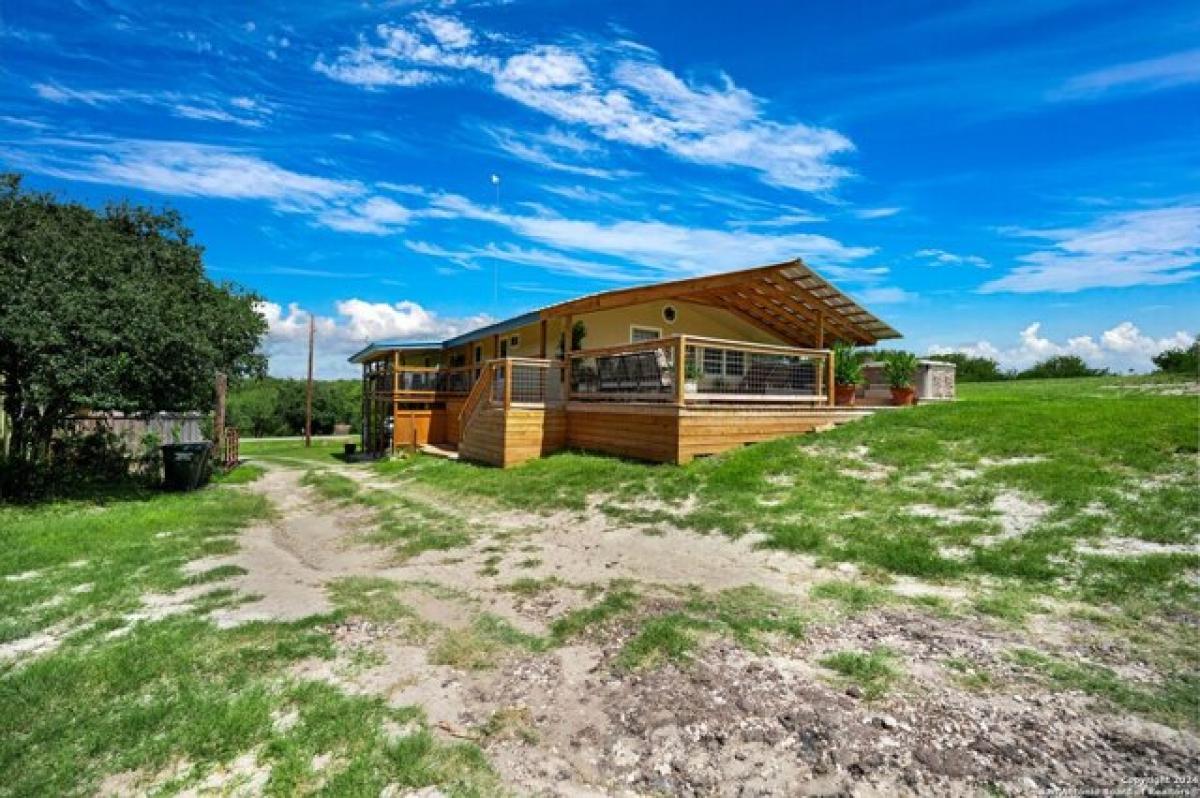 Picture of Home For Sale in Sandia, Texas, United States