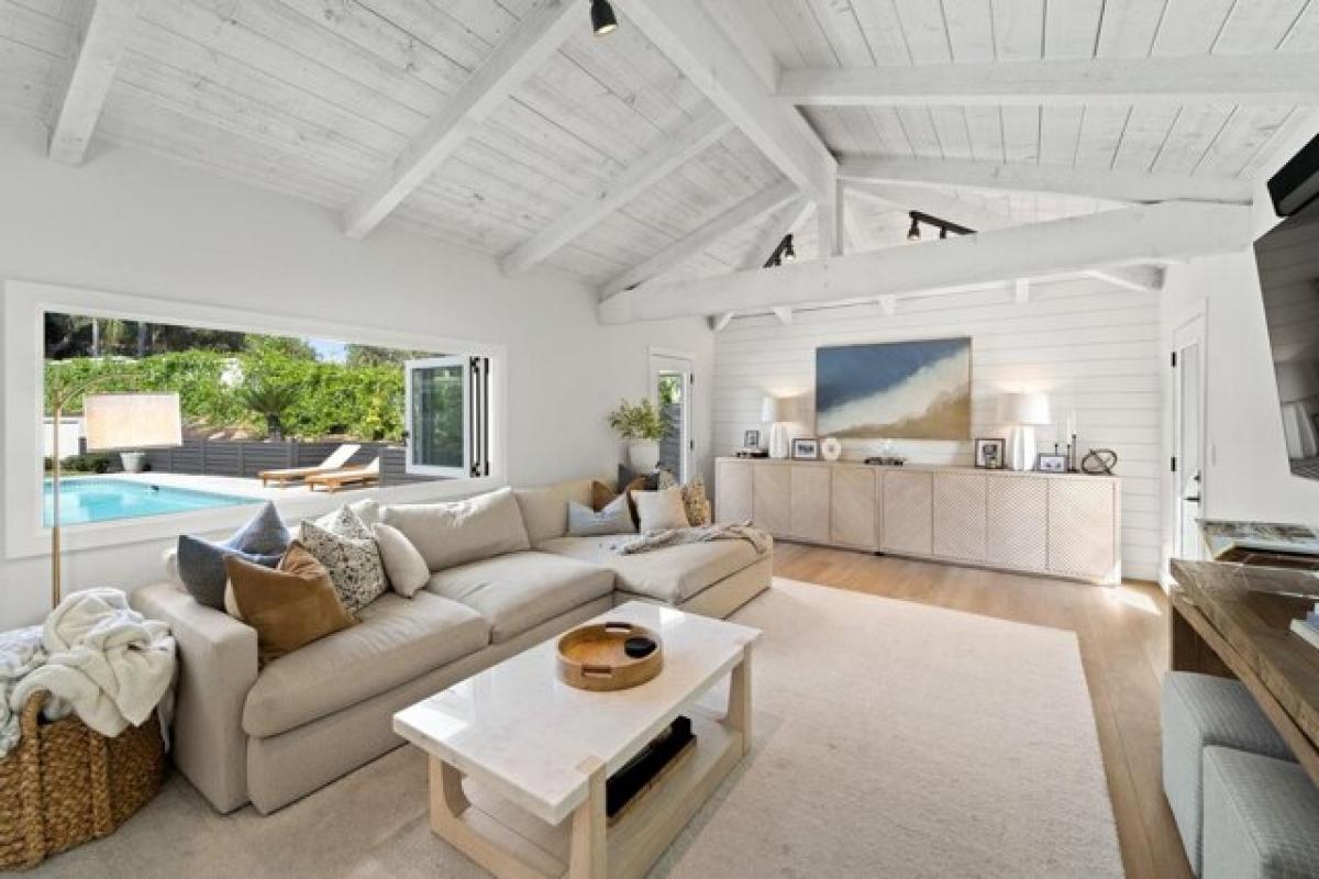 Picture of Home For Sale in Encinitas, California, United States