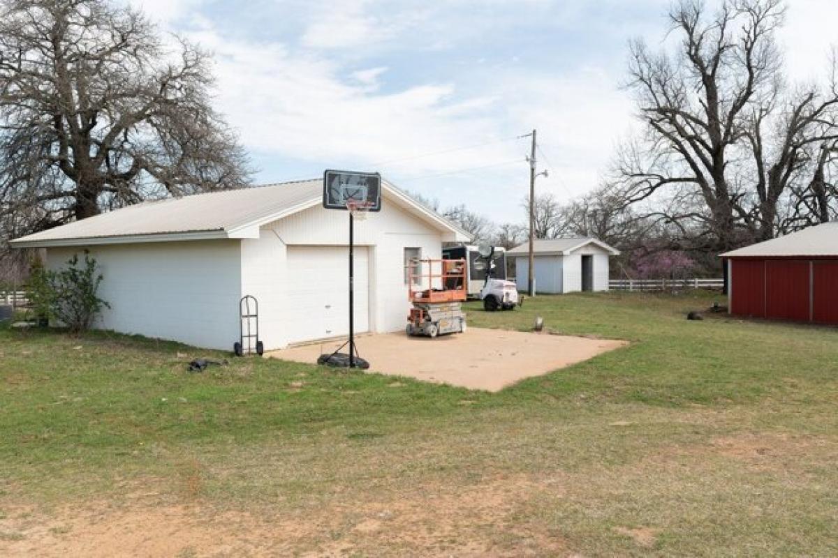 Picture of Home For Sale in Carney, Oklahoma, United States