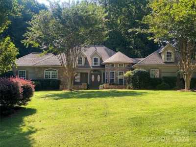 Home For Sale in Lake Wylie, South Carolina