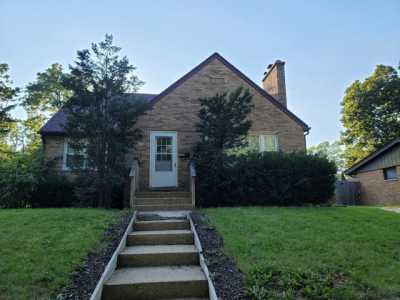 Home For Sale in Waukegan, Illinois