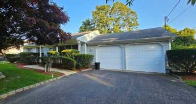 Home For Sale in East Moriches, New York