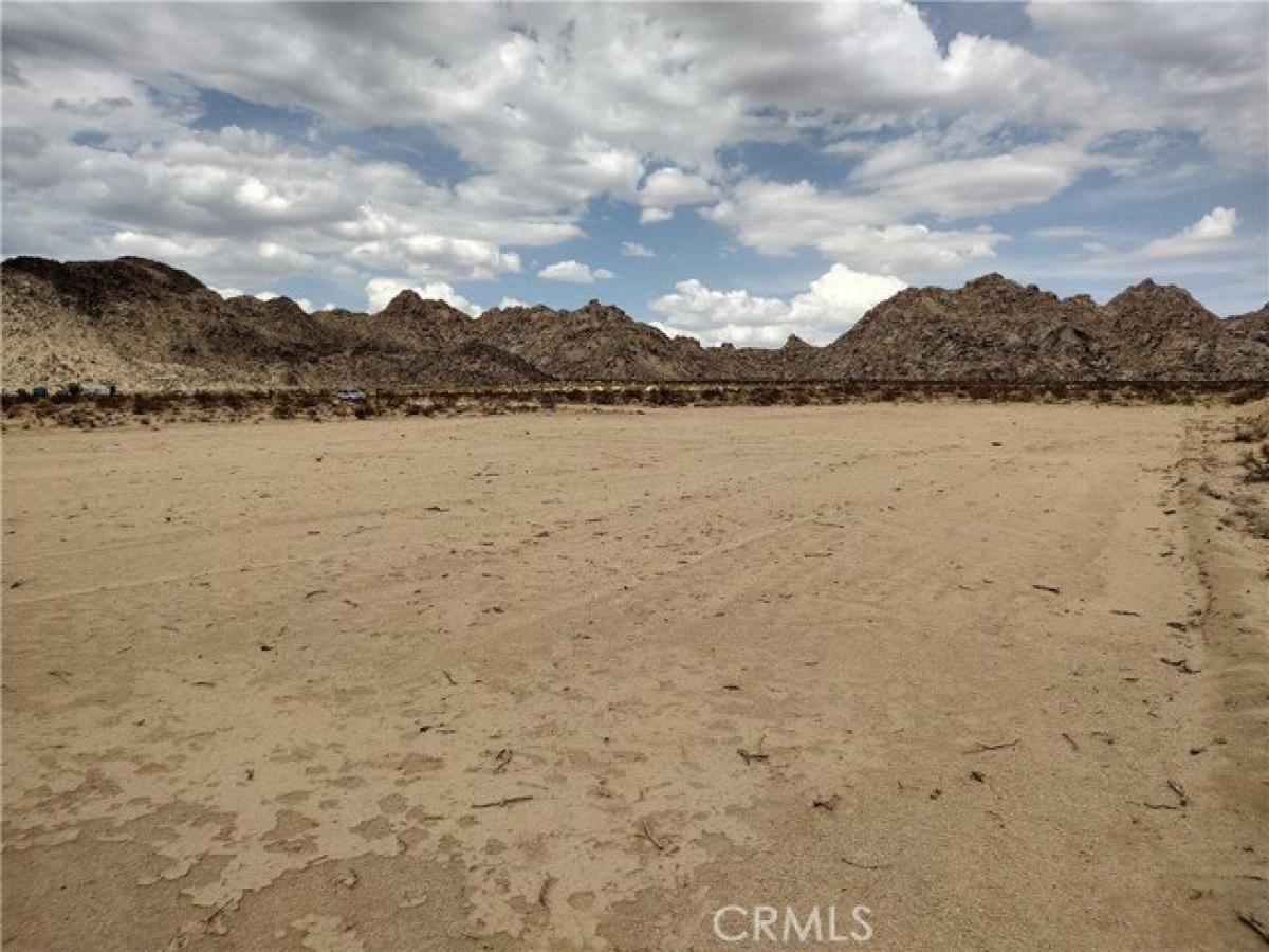 Picture of Residential Land For Sale in Lucerne Valley, California, United States