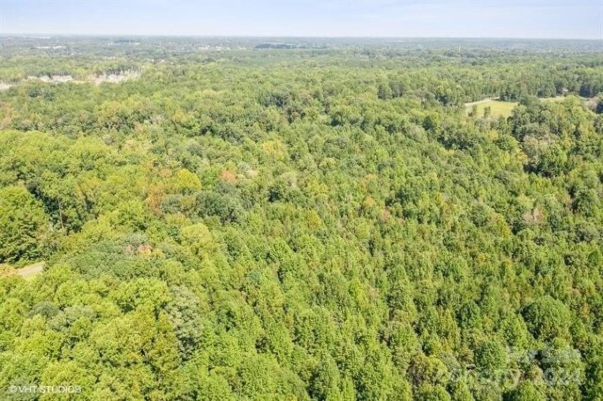 Picture of Residential Land For Sale in Huntersville, North Carolina, United States