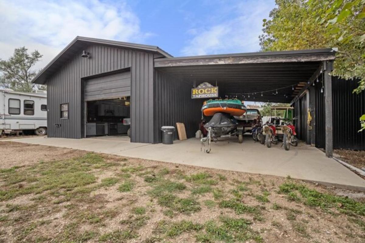 Picture of Home For Sale in Garrison, North Dakota, United States