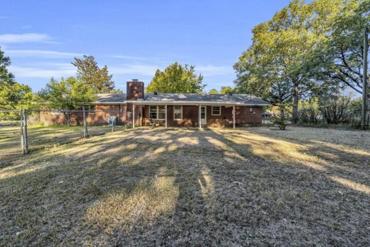 Picture of Home For Sale in West Point, Mississippi, United States